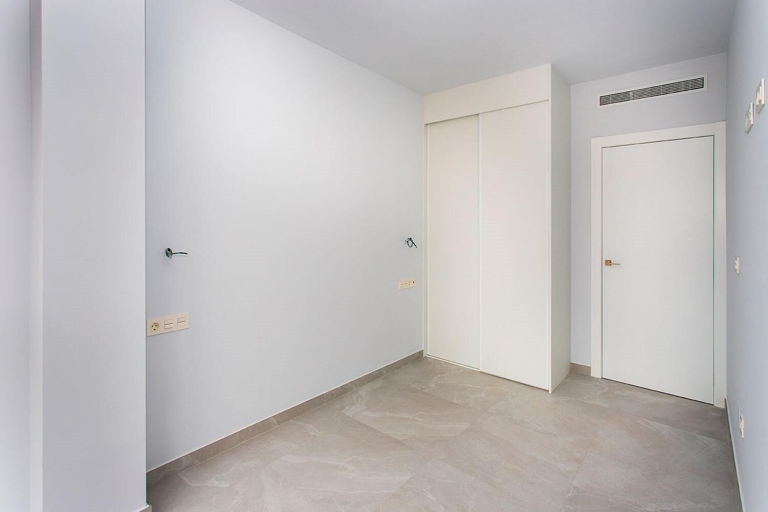 2-Bedroom Apartment in Playa del Cura, Torrevieja - Image 20