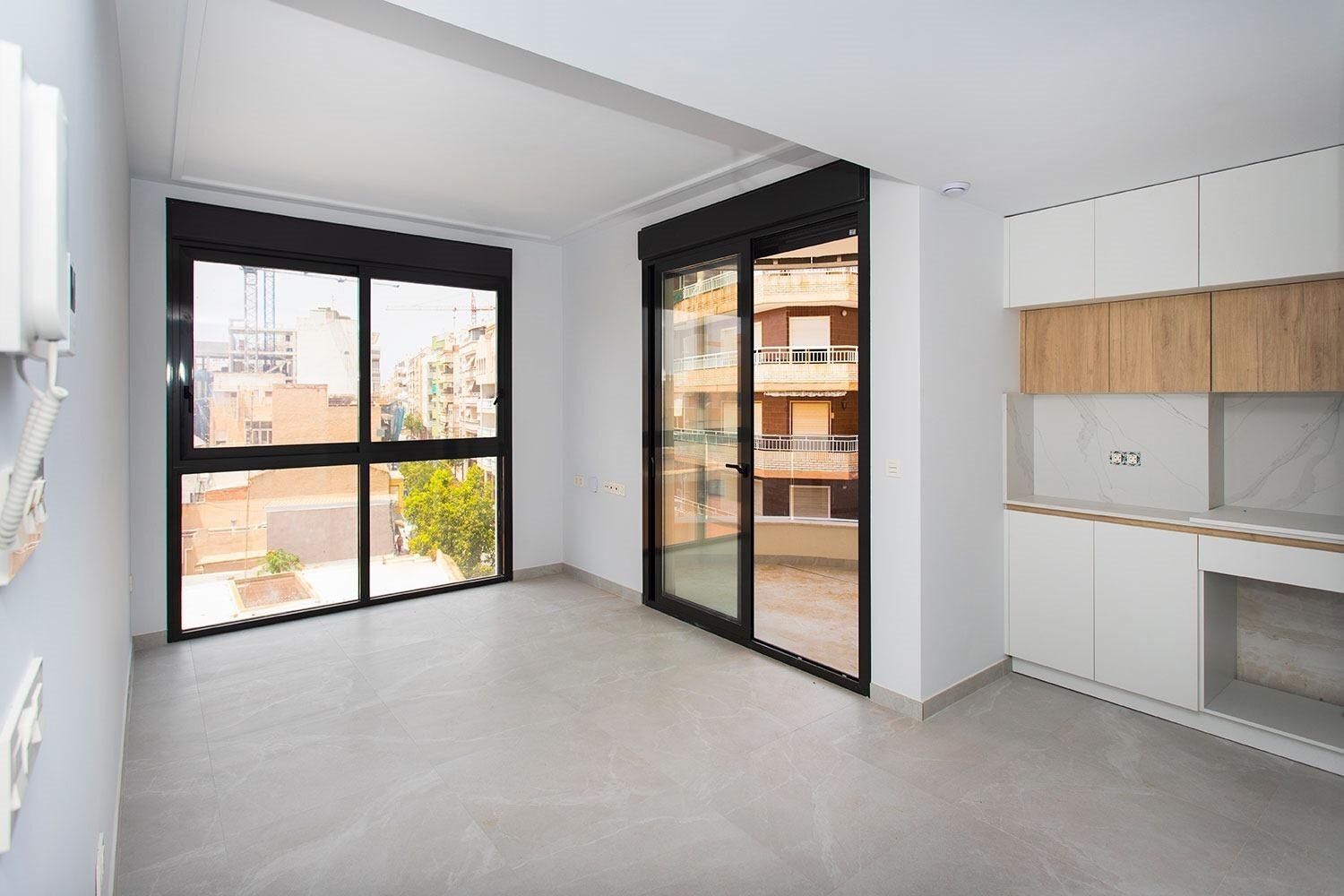 2-Bedroom Apartment in Playa del Cura, Torrevieja - Image 4