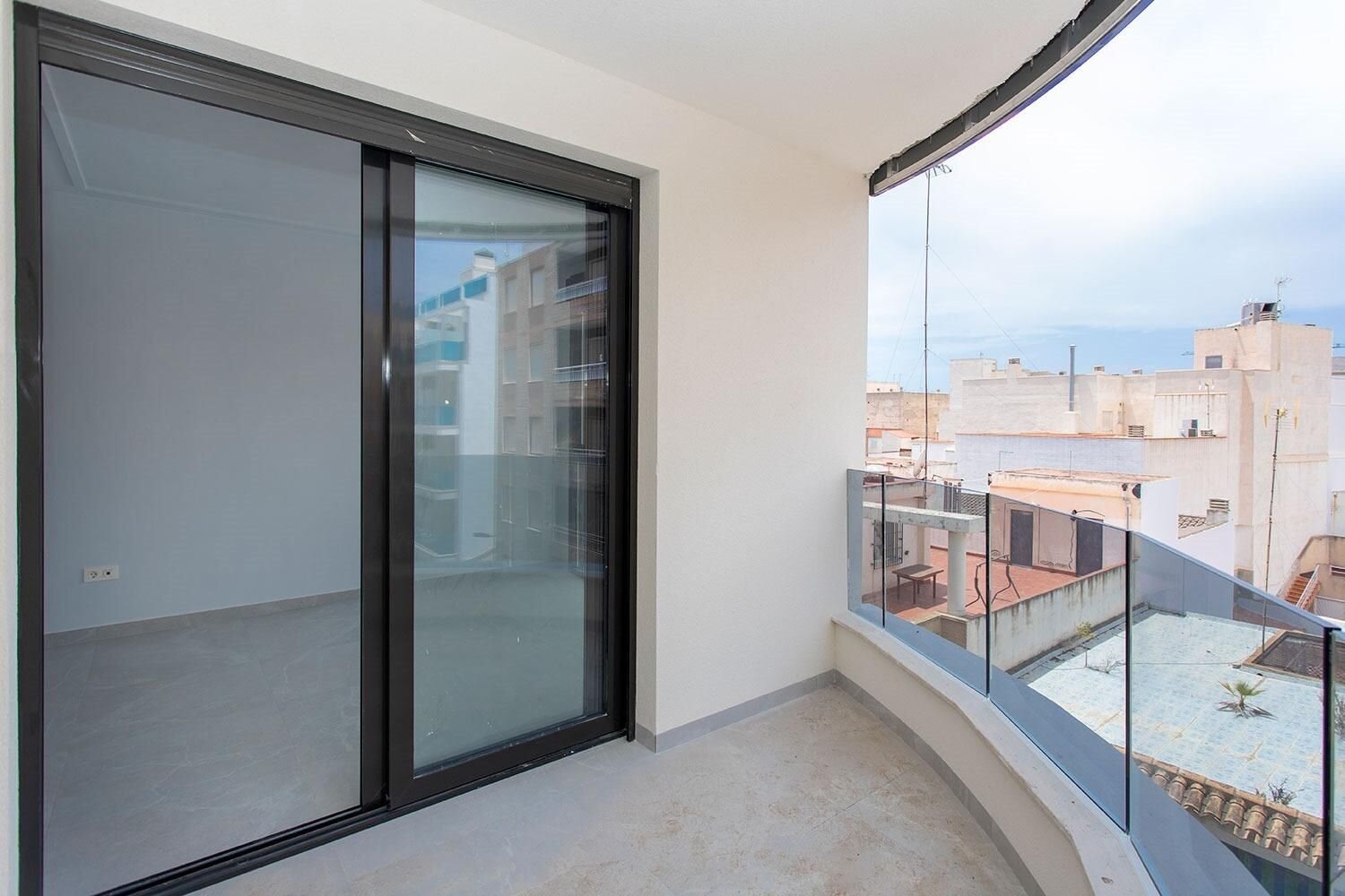 2-Bedroom Apartment in Playa del Cura, Torrevieja - Image 6
