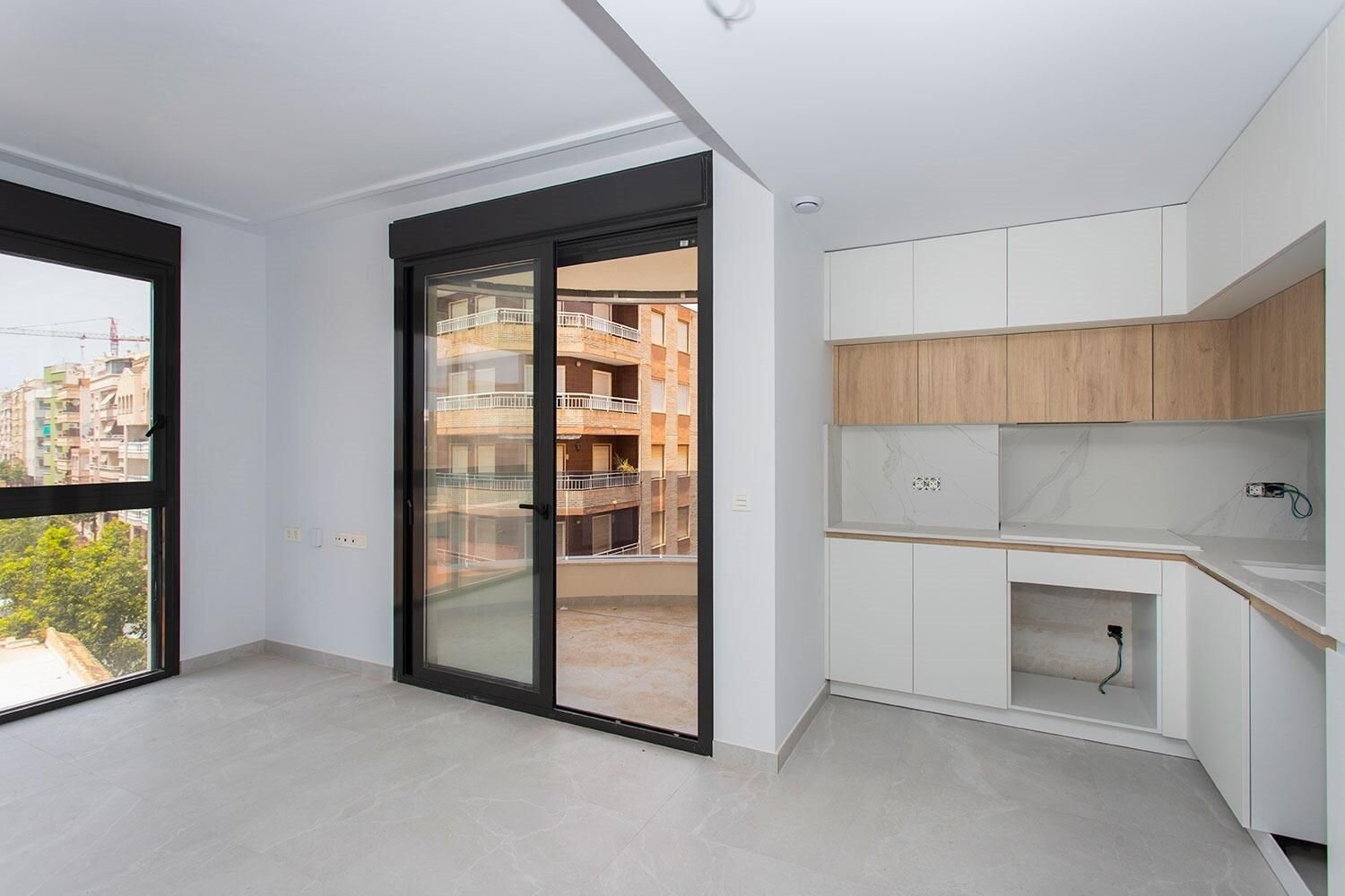 2-Bedroom Apartment in Playa del Cura, Torrevieja - Image 7
