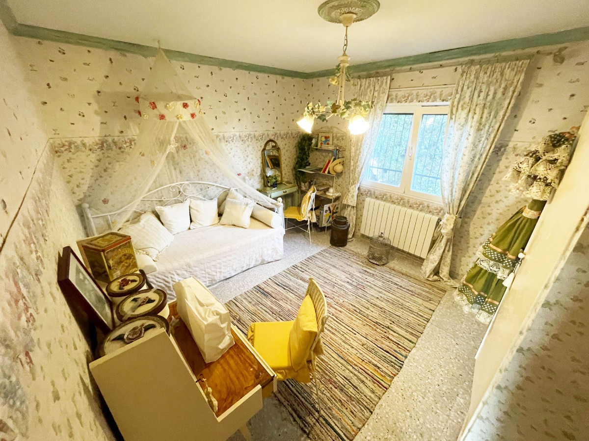 5-Bedroom Detached House in  Calpe | Sunny Casas - Costa ... - Image 24