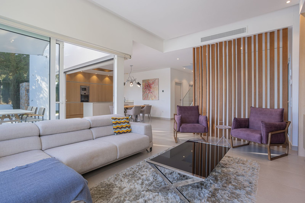 4-Bedroom Detached House in Orihuela | Sunny Casas - Cos... - Image 8