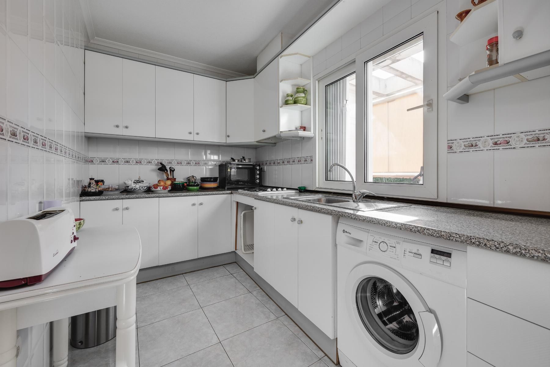 2-Bedroom Apartment in Centro, Torrevieja - Image 5