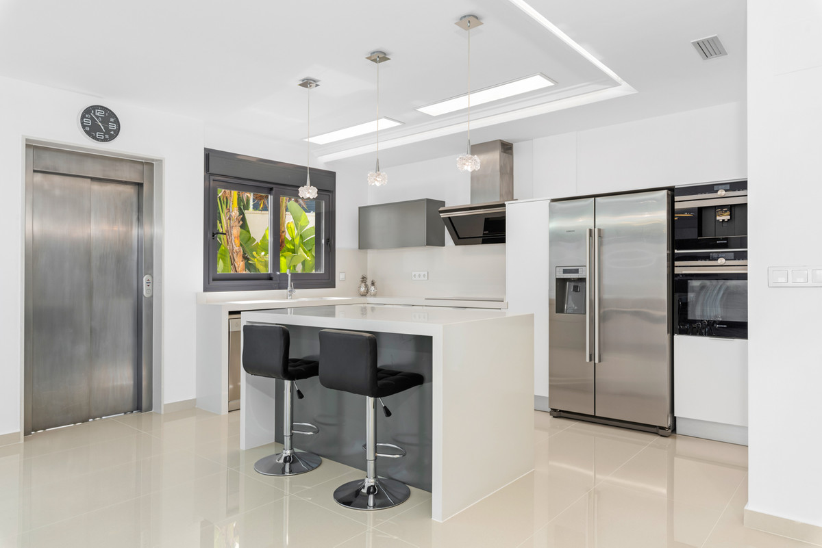 5-Bedroom Detached House in  San Miguel de Salinas | Sunn... - Image 10