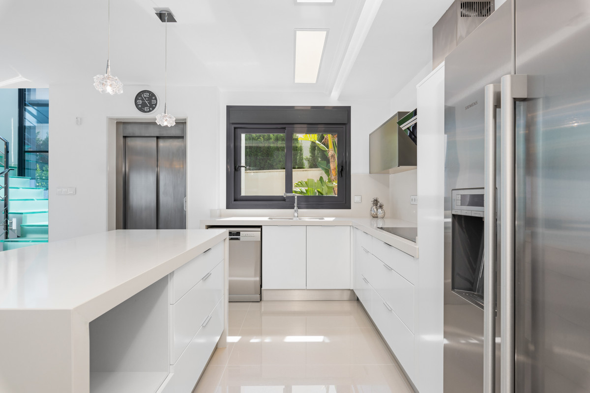 5-Bedroom Detached House in  San Miguel de Salinas | Sunn... - Image 11