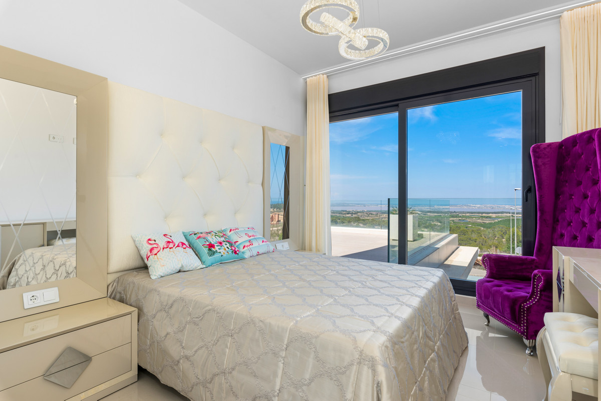 5-Bedroom Detached House in  San Miguel de Salinas | Sunn... - Image 14