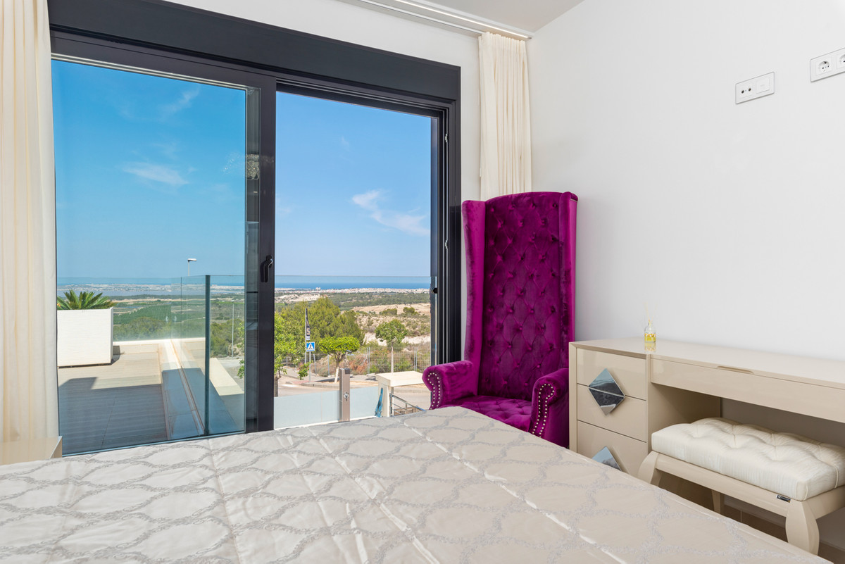 5-Bedroom Detached House in  San Miguel de Salinas | Sunn... - Image 15