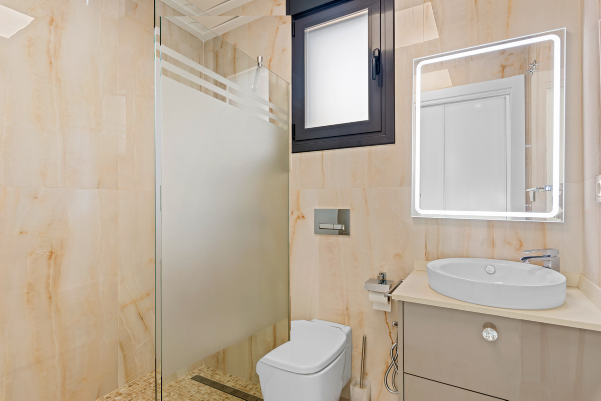 5-Bedroom Detached House in  San Miguel de Salinas | Sunn... - Image 16