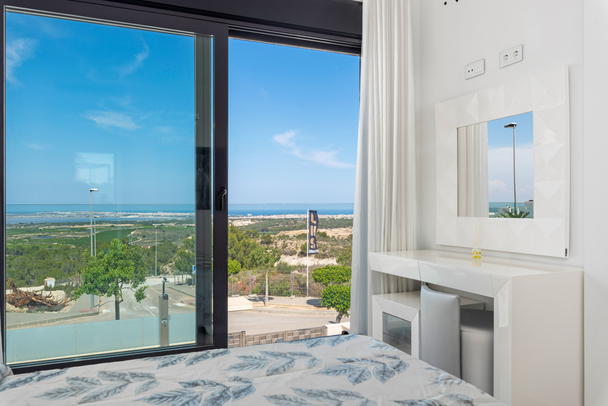 5-Bedroom Detached House in  San Miguel de Salinas | Sunn... - Image 18