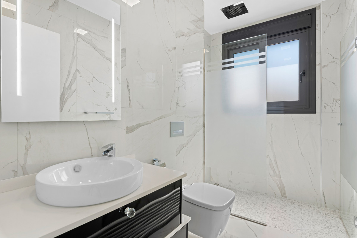 5-Bedroom Detached House in  San Miguel de Salinas | Sunn... - Image 21