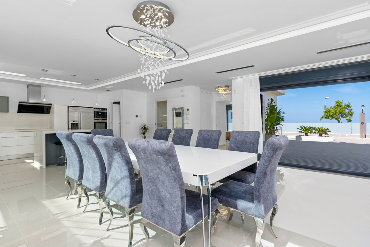 5-Bedroom Detached House in  San Miguel de Salinas | Sunn... - Image 7