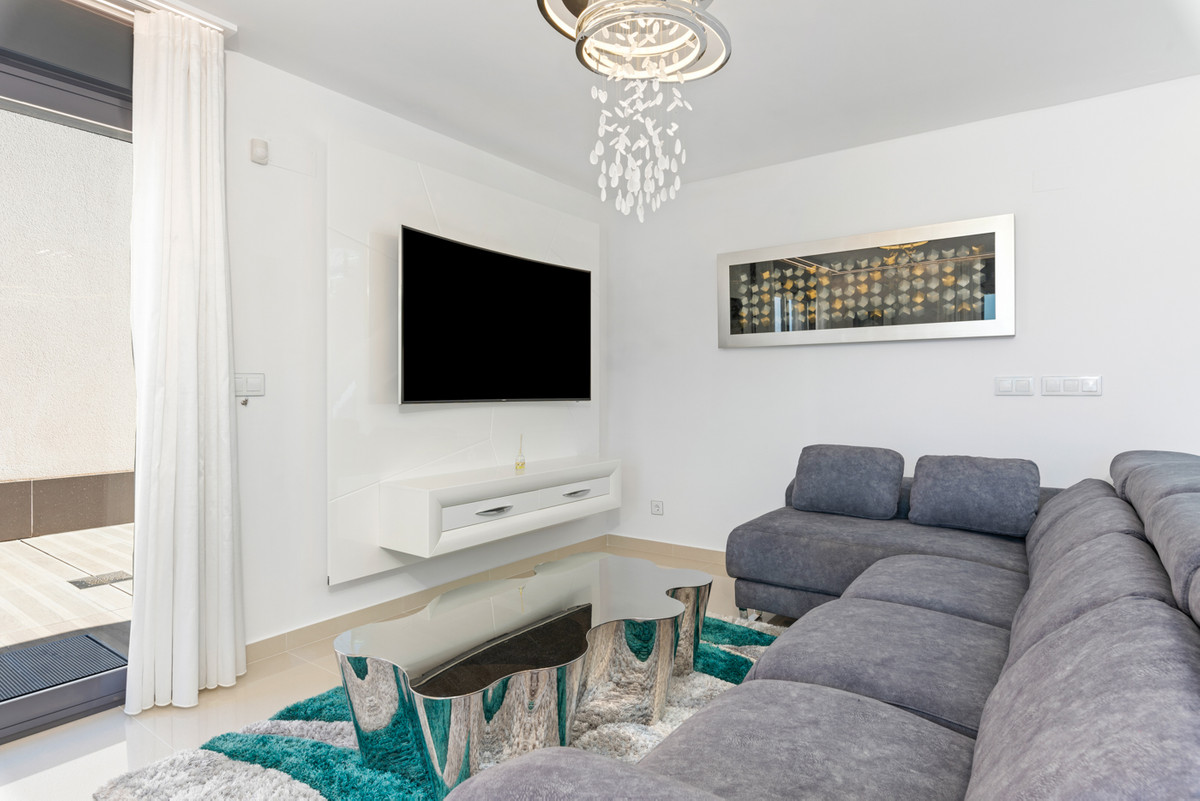 5-Bedroom Detached House in  San Miguel de Salinas | Sunn... - Image 8