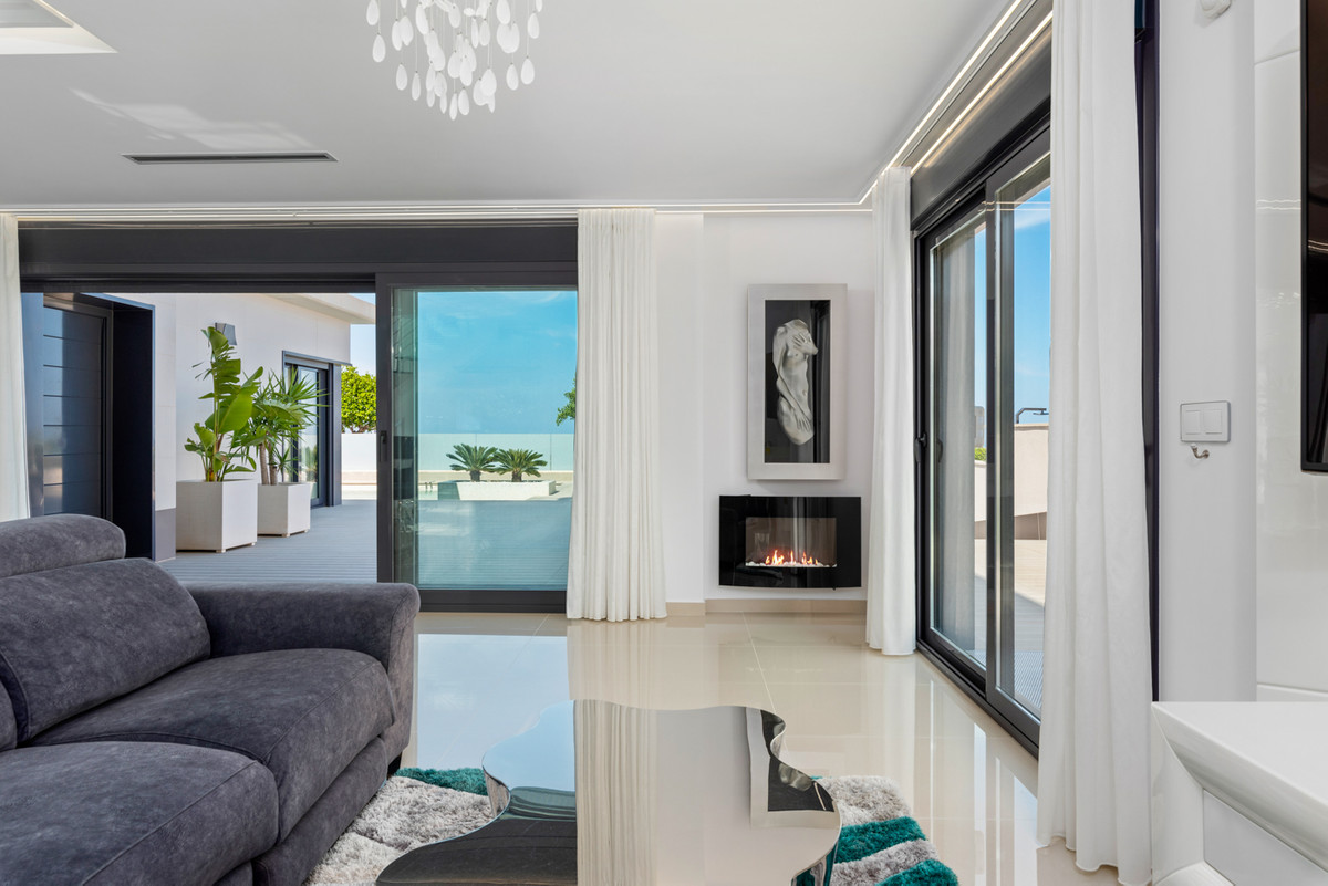 5-Bedroom Detached House in  San Miguel de Salinas | Sunn... - Image 9