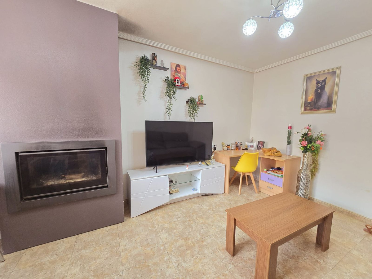 3-Bedroom Townhouse in Roldan | Sunny Casas - Costa Blan... - Image 3