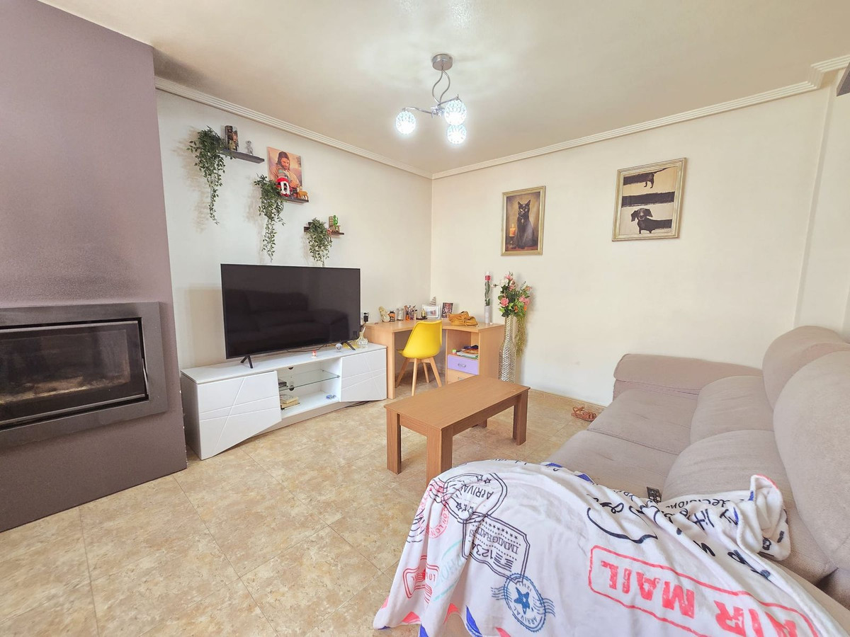 3-Bedroom Townhouse in Roldan | Sunny Casas - Costa Blan... - Image 4