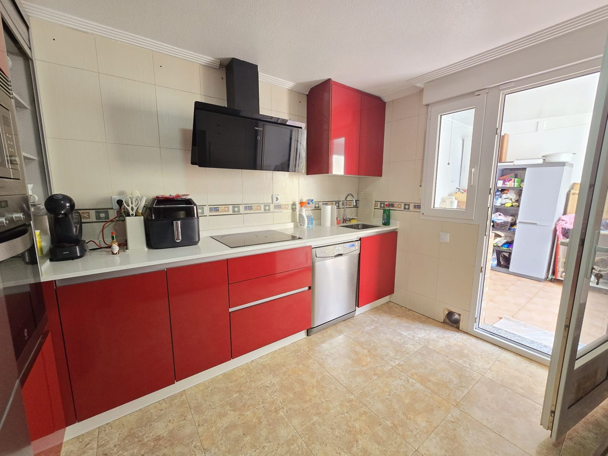 3-Bedroom Townhouse in Roldan | Sunny Casas - Costa Blan... - Image 6