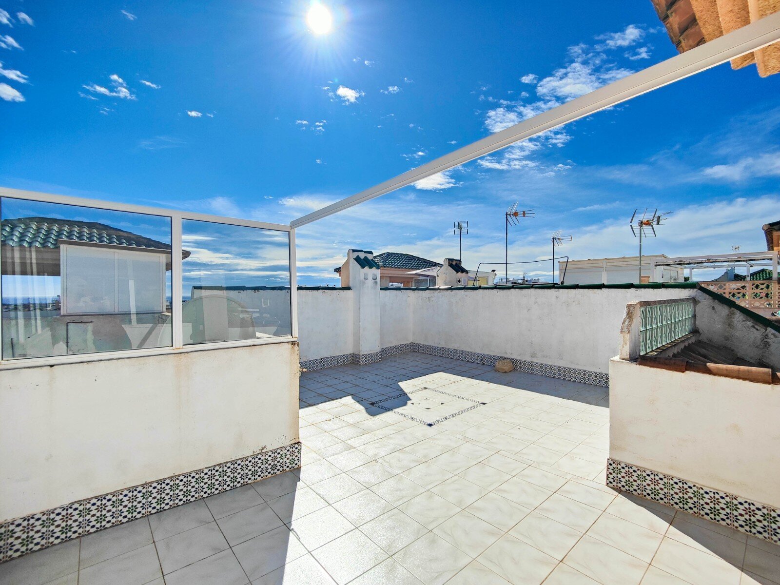 1-Bedroom Penthouse in La Siesta, Torrevieja - Image 23