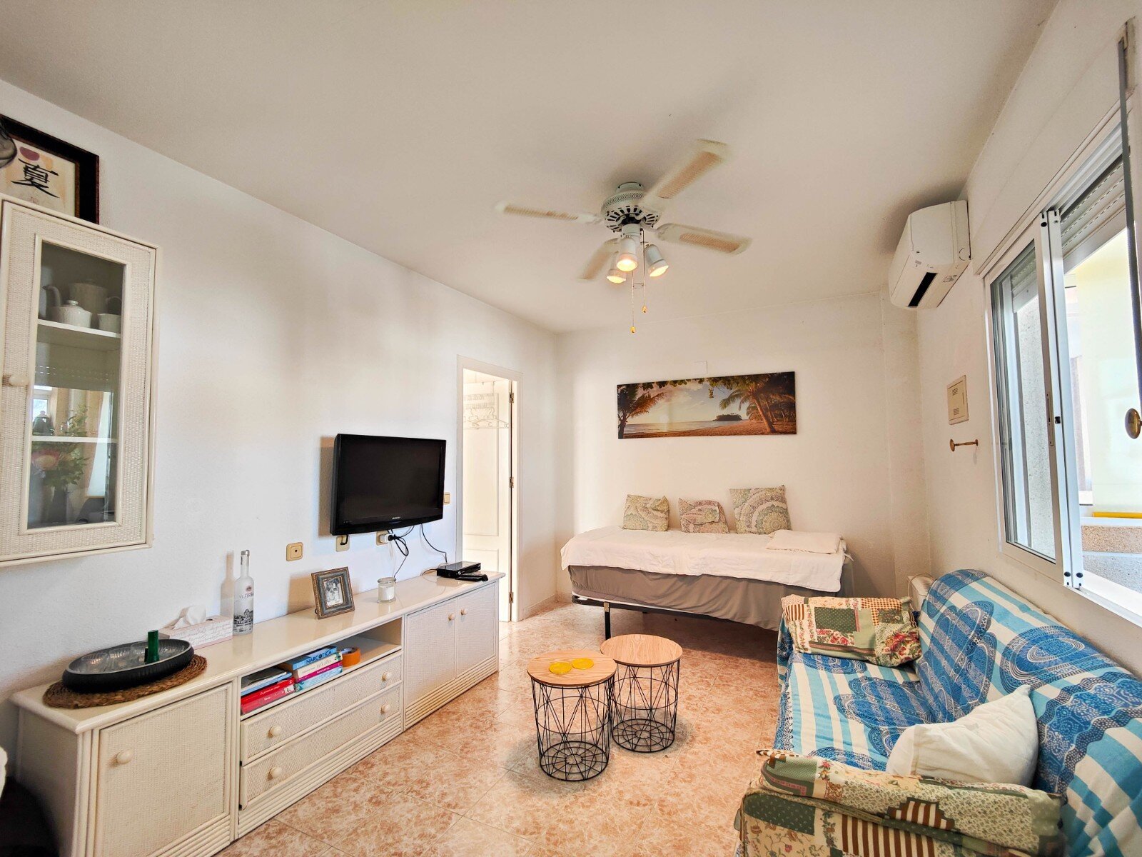 1-Bedroom Penthouse in La Siesta, Torrevieja - Image 5