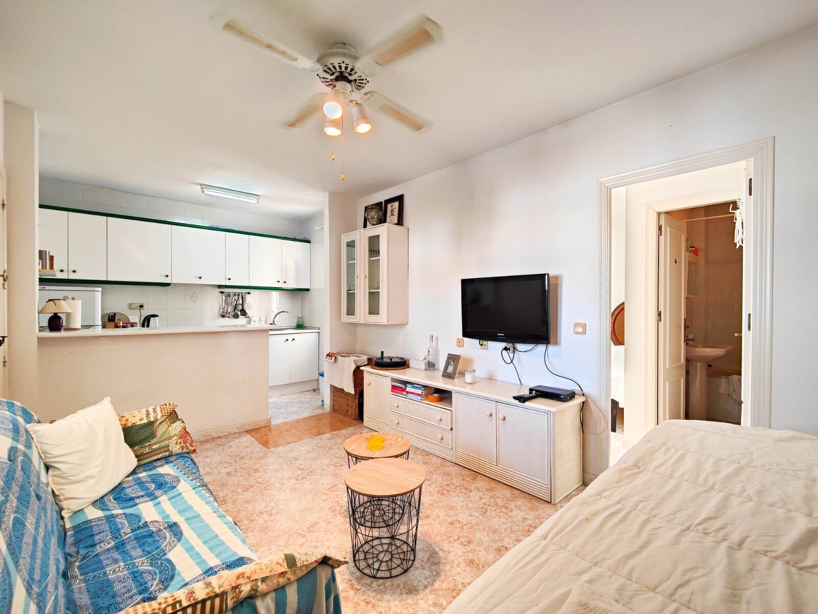 1-Bedroom Penthouse in La Siesta, Torrevieja - Image 7