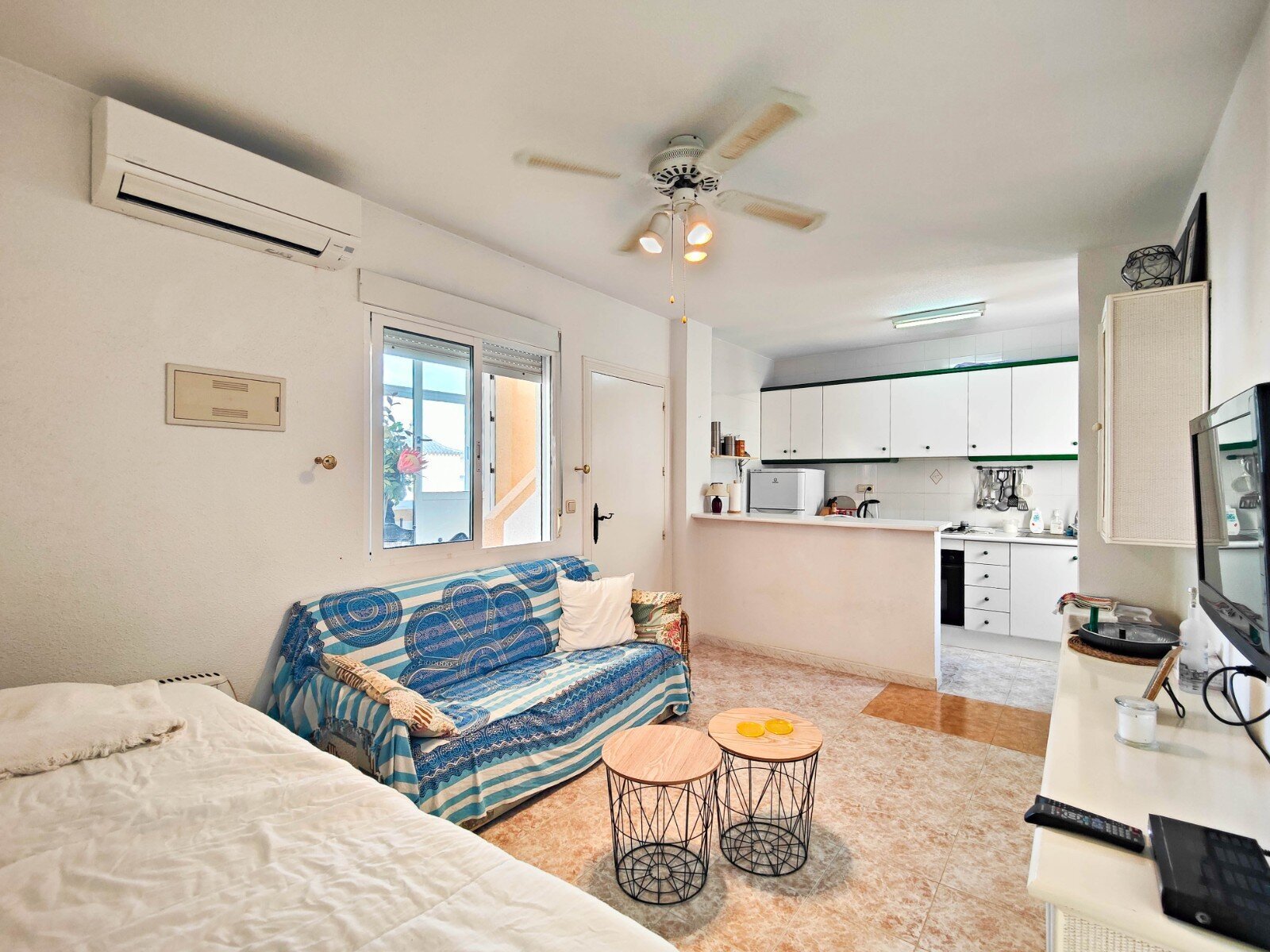 1-Bedroom Penthouse in La Siesta, Torrevieja - Image 9