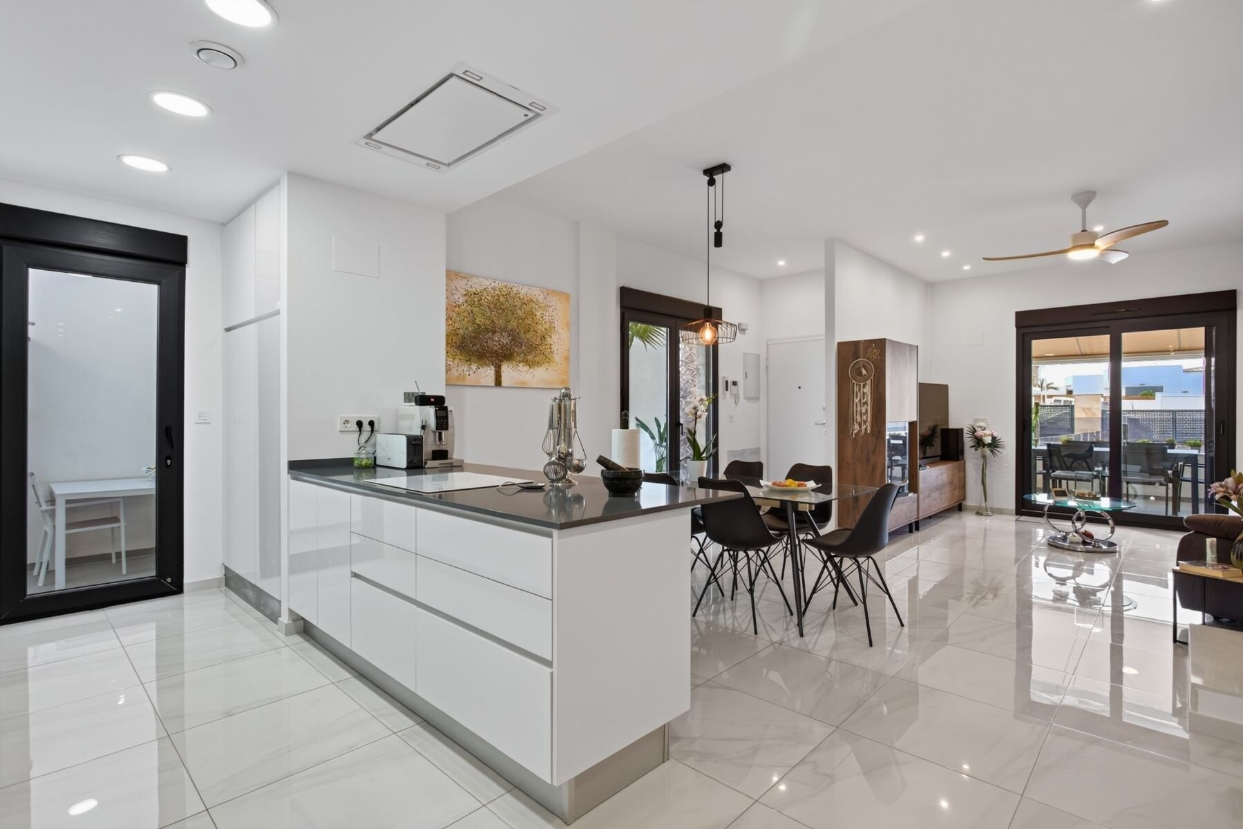 3-Bedroom Villa in Comunidad Valenciana, Bigastro - Image 3