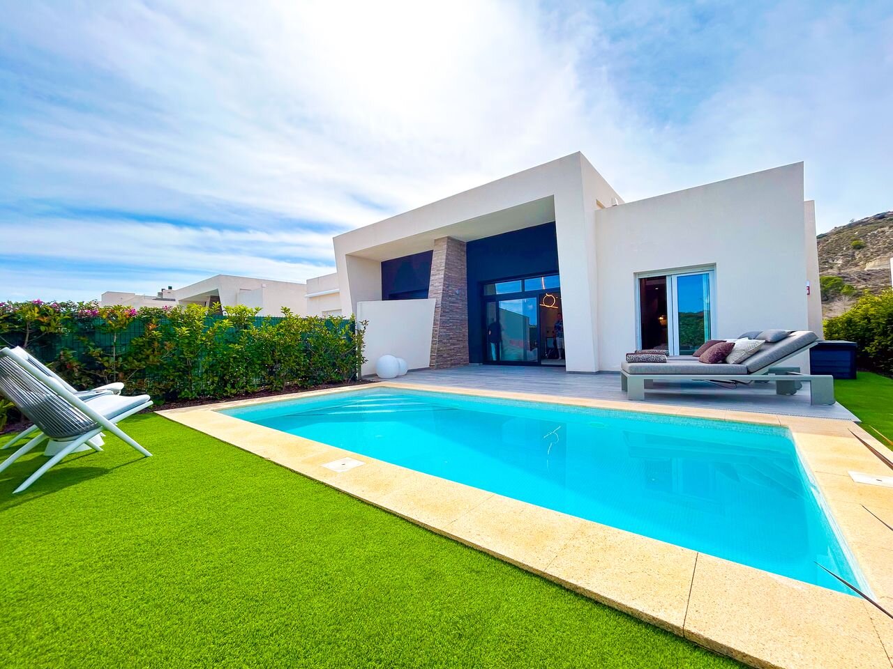 3-Bedroom Villa in Pueblo 3, Algorfa - Image 1