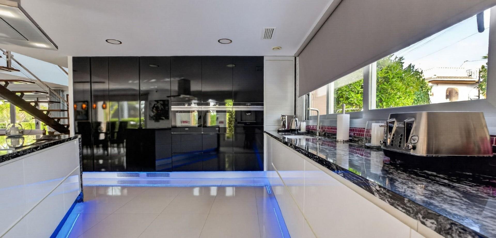 4-Bedroom Villa in Pilar de la Horadada - Image 39
