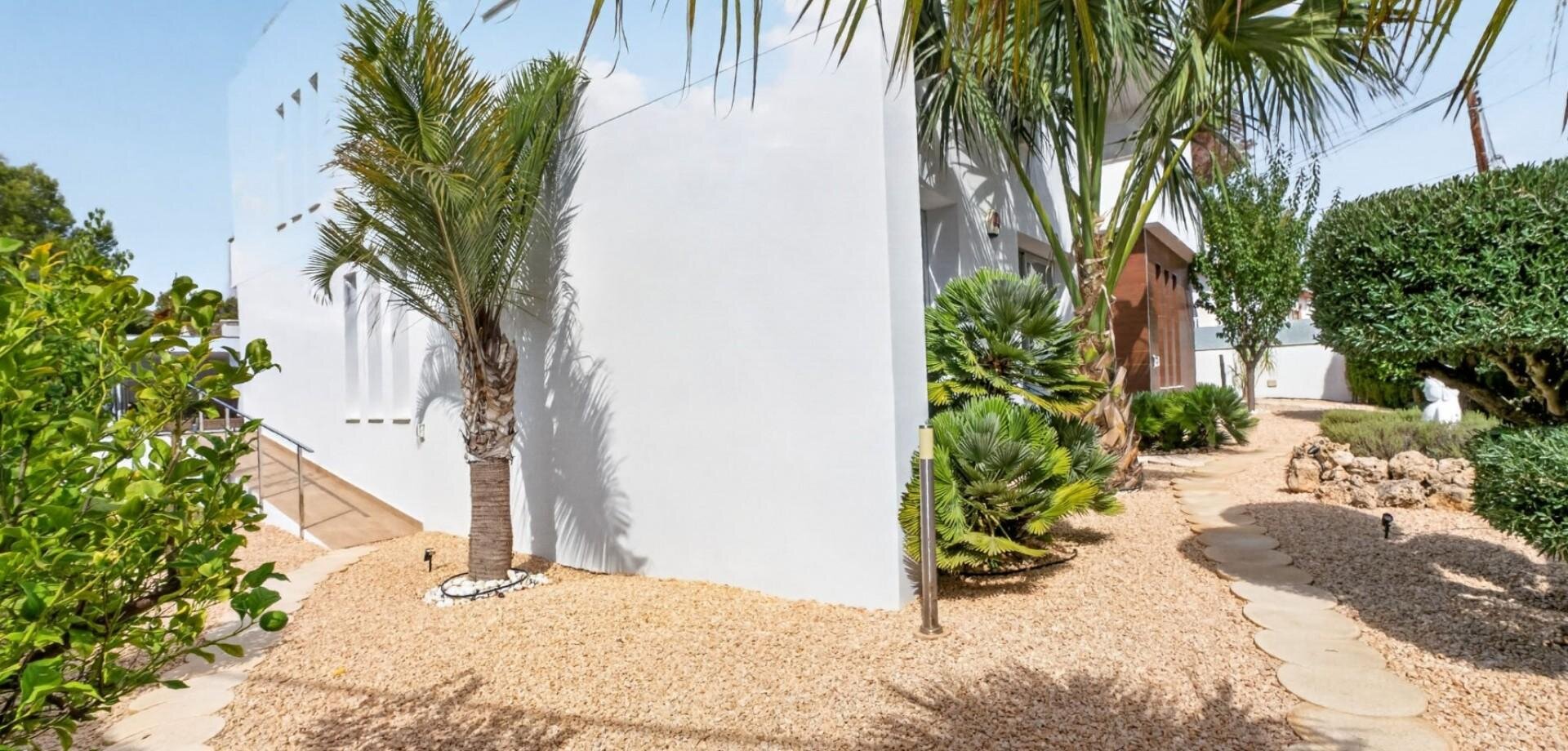 4-Bedroom Villa in Pilar de la Horadada - Image 43