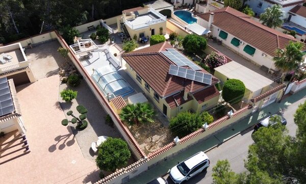 Villa de 4 Dormitorios en Pinar de Campoverde, Pilar de la Horadada