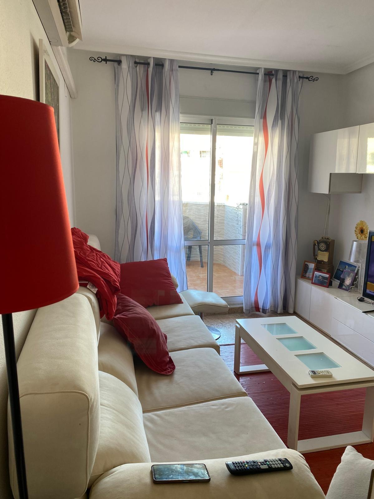 3-Bedroom Penthouse in Estacion de Autobuses, Torrevieja - Image 3