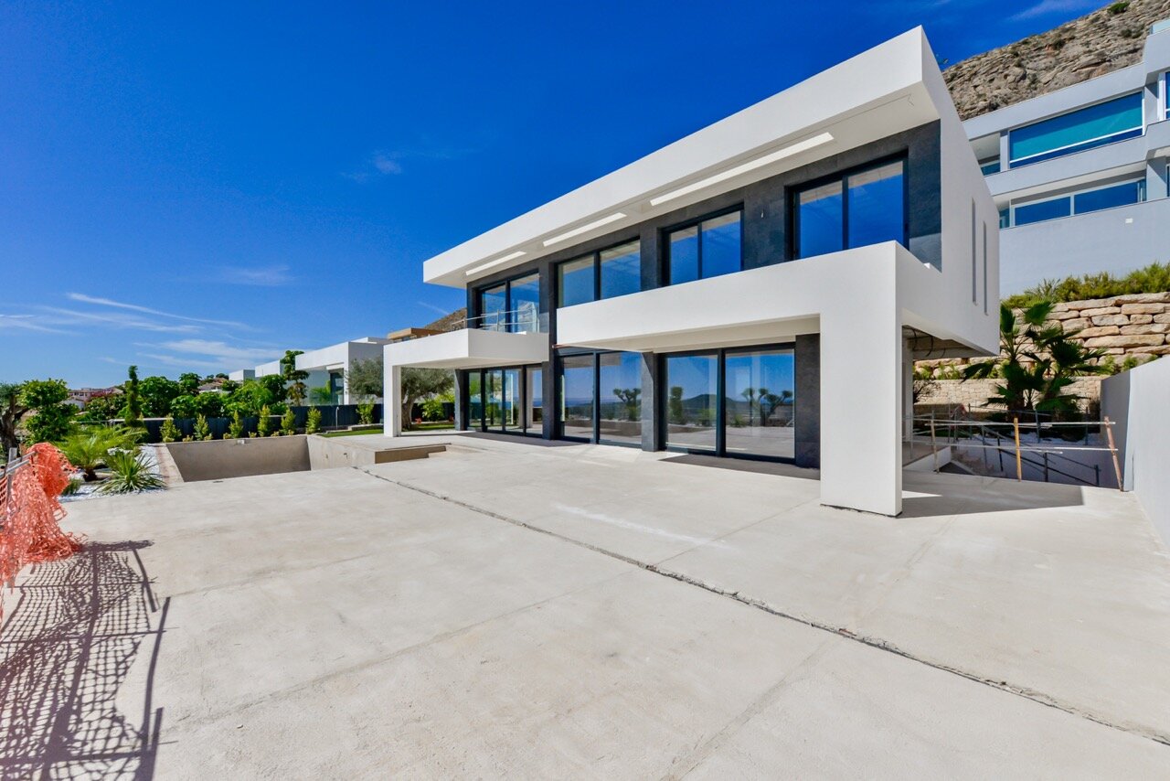 8-Bedroom Villa in Finestrat - Image 2