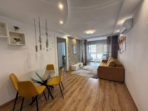 Apartamento de 2 Dormitorios en Centro, Torrevieja