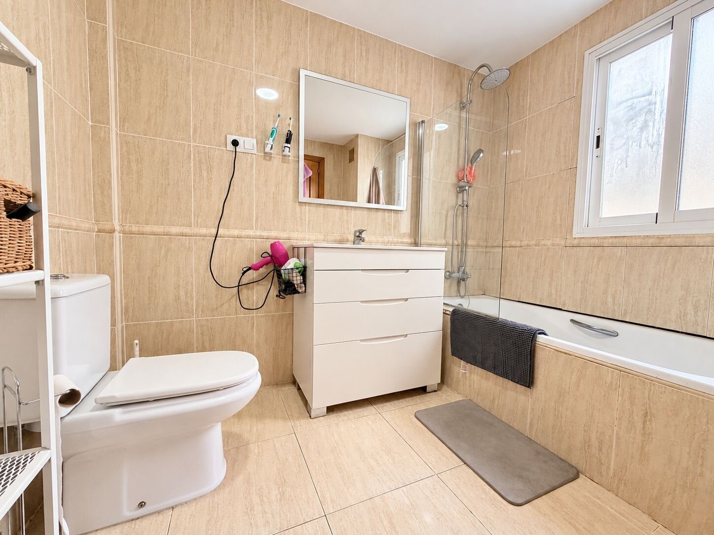 3-Bedroom House in Daya Nueva - Image 16