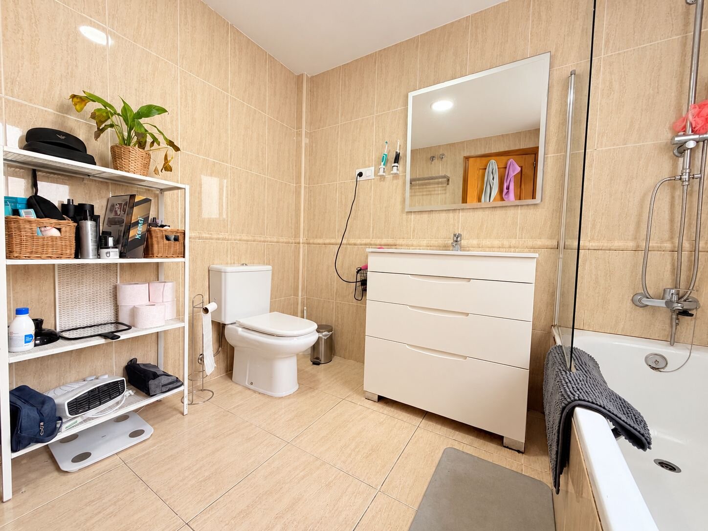 3-Bedroom House in Daya Nueva - Image 17