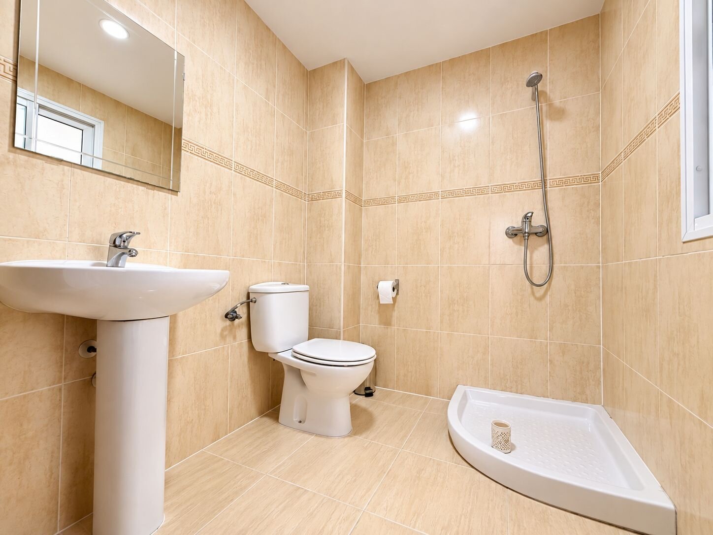 3-Bedroom House in Daya Nueva - Image 8
