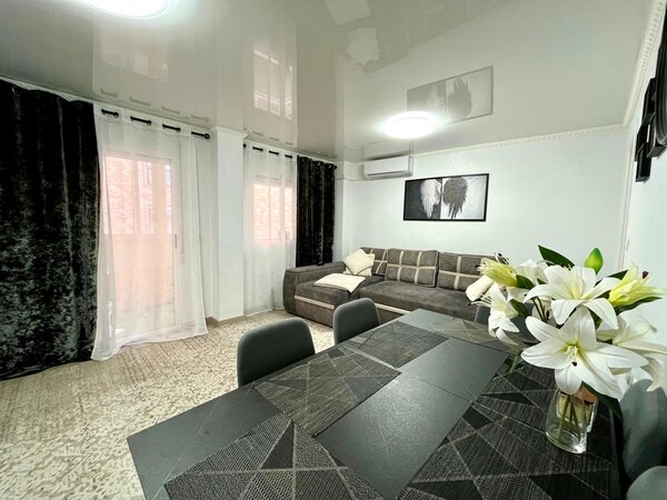Apartamento de 4 Dormitorios en Centro, Torrevieja