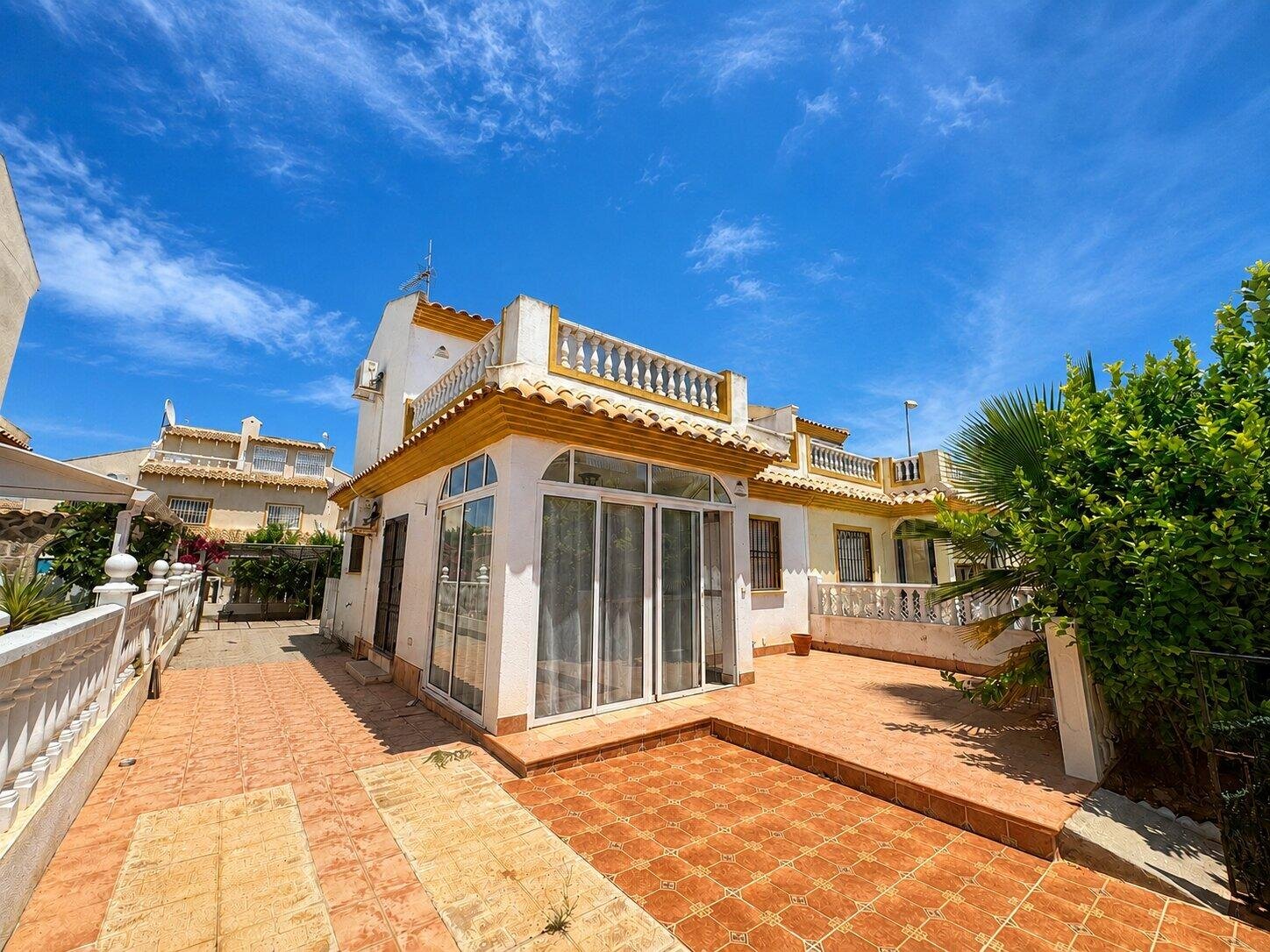 Maison mitoyenne de 3 Chambres à Playa Flamenca, Orihuela Costa - Image 1