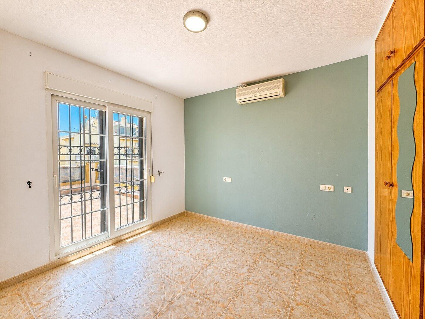 Maison mitoyenne de 3 Chambres à Playa Flamenca, Orihuela Costa - Image 13