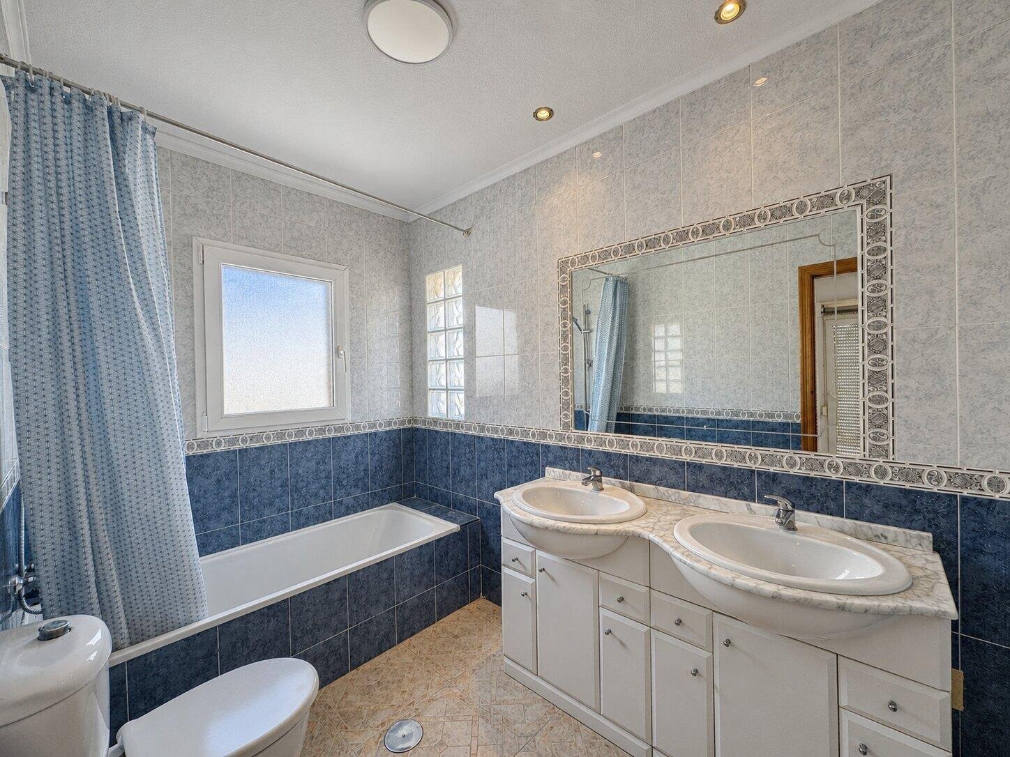 Maison mitoyenne de 3 Chambres à Playa Flamenca, Orihuela Costa - Image 15