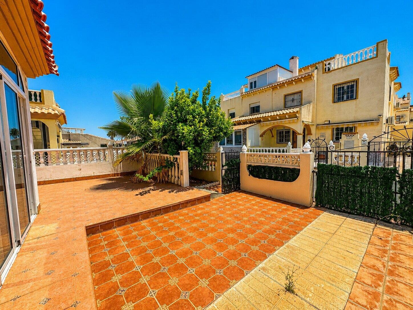 Maison mitoyenne de 3 Chambres à Playa Flamenca, Orihuela Costa - Image 5