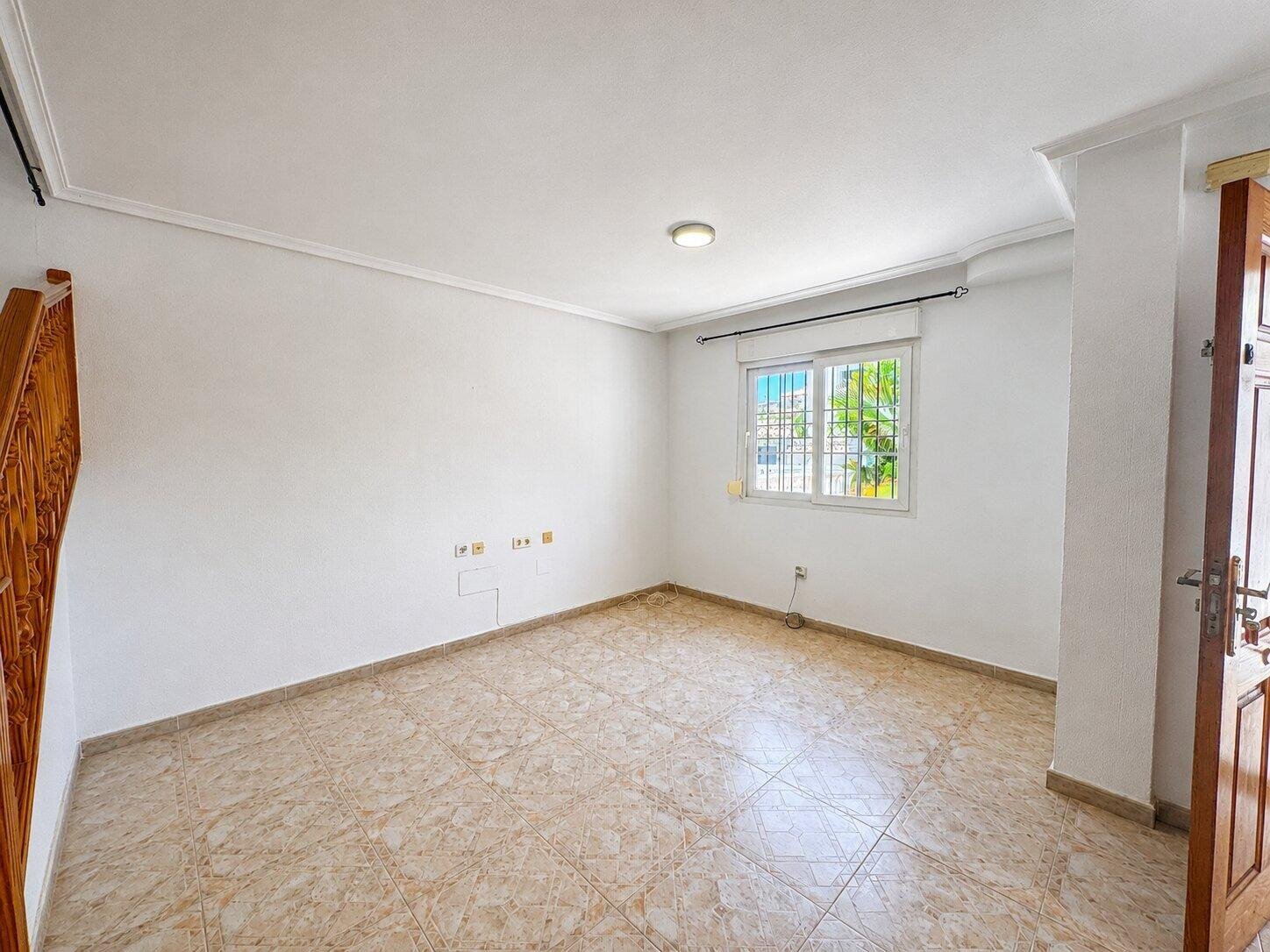 Maison mitoyenne de 3 Chambres à Playa Flamenca, Orihuela Costa - Image 7