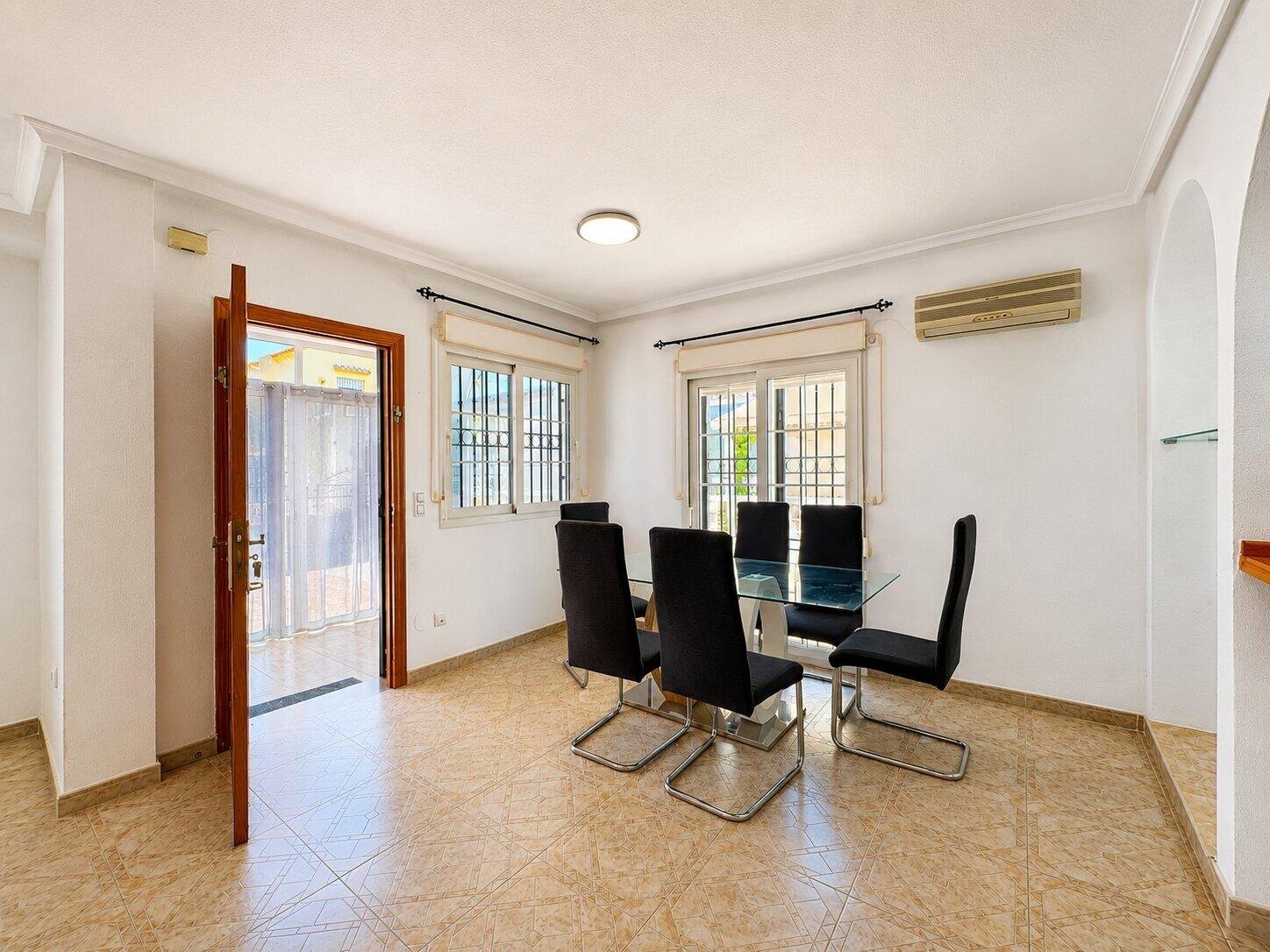 Maison mitoyenne de 3 Chambres à Playa Flamenca, Orihuela Costa - Image 8