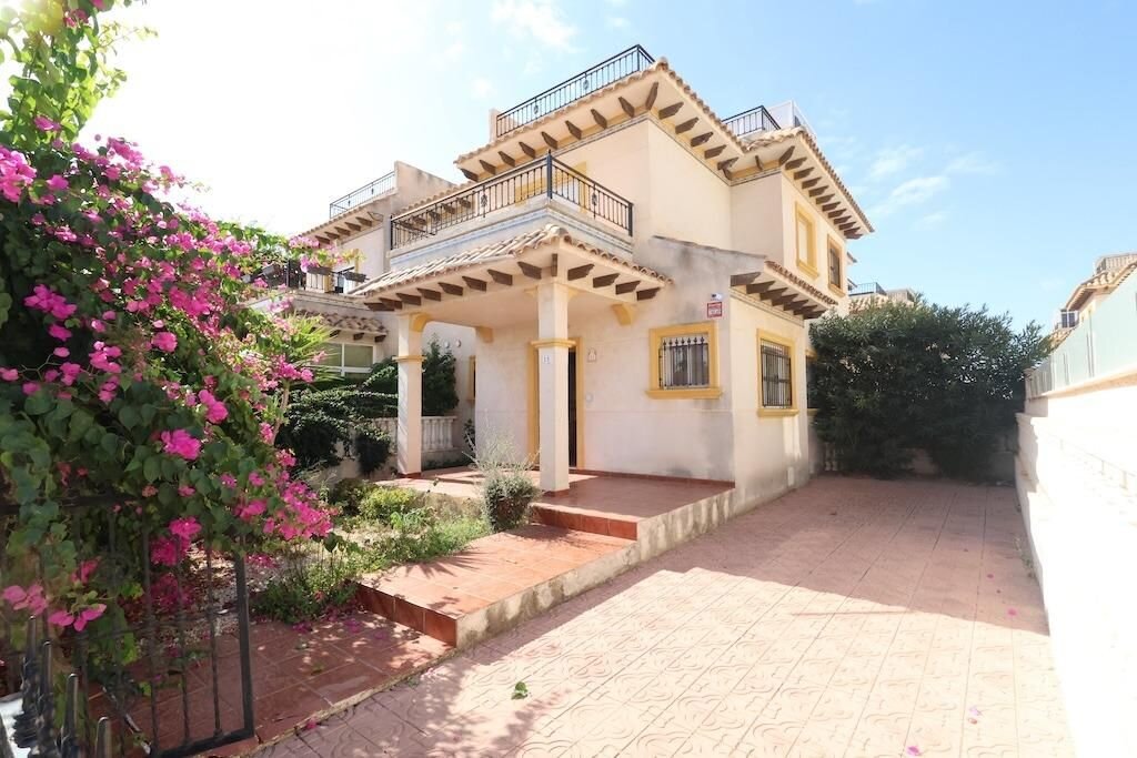 2-Bedroom House in Playa Flamenca, Orihuela Costa - Image 1