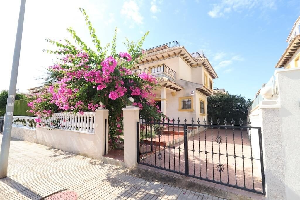 2-Bedroom House in Playa Flamenca, Orihuela Costa - Image 2
