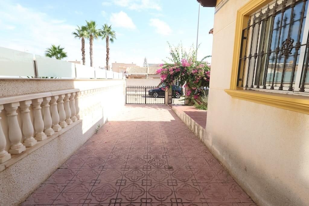 2-Bedroom House in Playa Flamenca, Orihuela Costa - Image 23