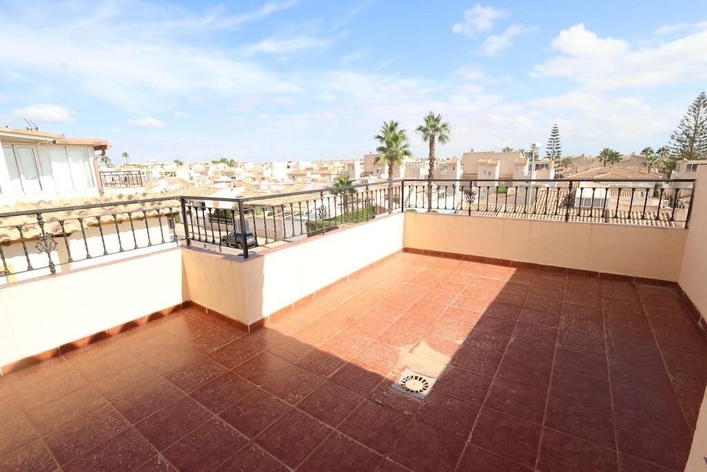 2-Bedroom House in Playa Flamenca, Orihuela Costa - Image 4