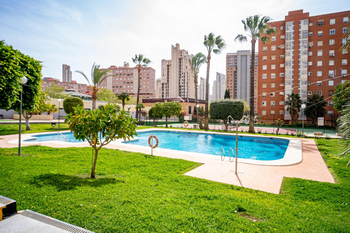 2-Bedroom Middle Floor Apartment in  Benidorm | Sunny Cas... - Image 1