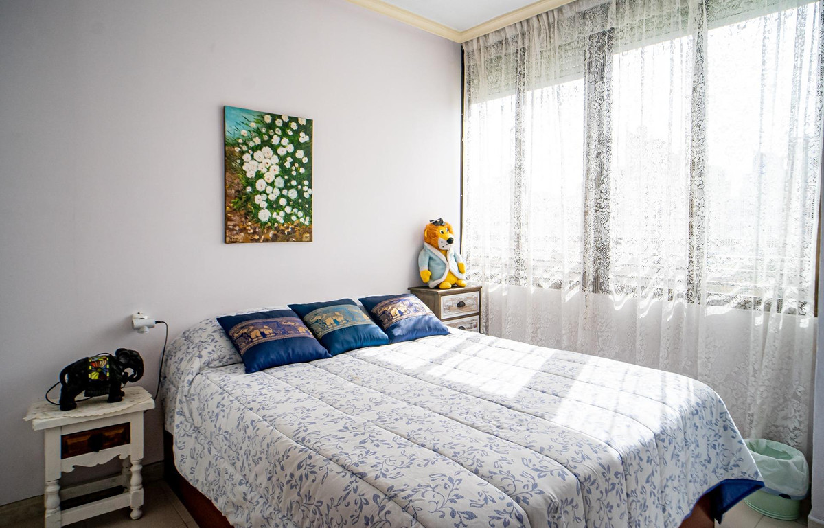 2-Bedroom Middle Floor Apartment in  Benidorm | Sunny Cas... - Image 11