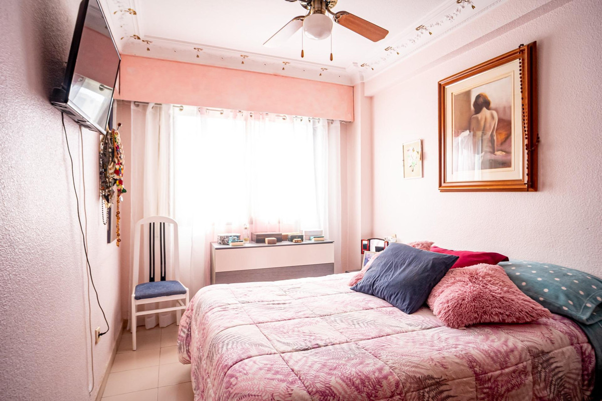 2-Bedroom Middle Floor Apartment in  Benidorm | Sunny Cas... - Image 14