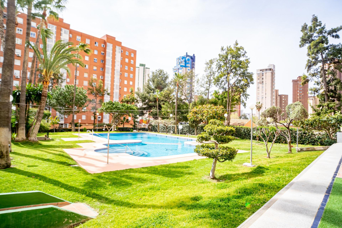 2-Bedroom Middle Floor Apartment in  Benidorm | Sunny Cas... - Image 18